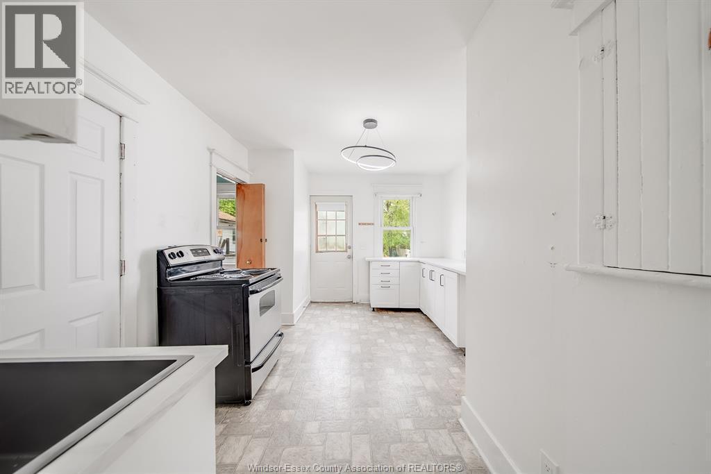 3574 Bloomfield Rd., Windsor, ON - Indoor