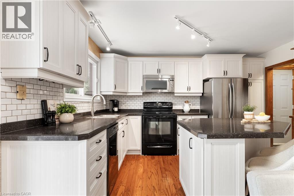 24 Grand Hill Drive, Kitchener, ON - Indoor Photo Showing Kitchen With Upgraded Kitchen