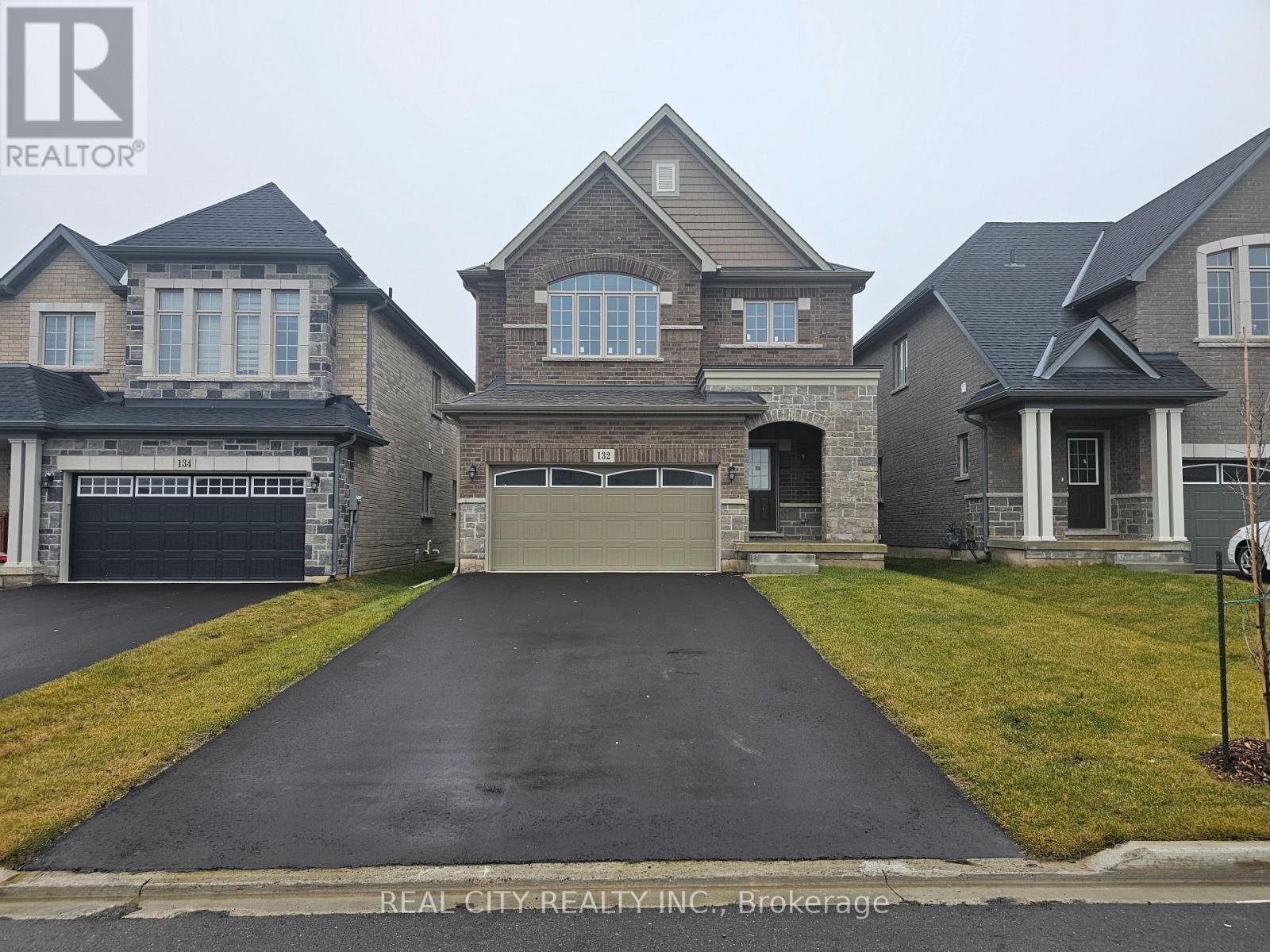 132 Sunset Way, Thorold, ON - Outdoor With Facade