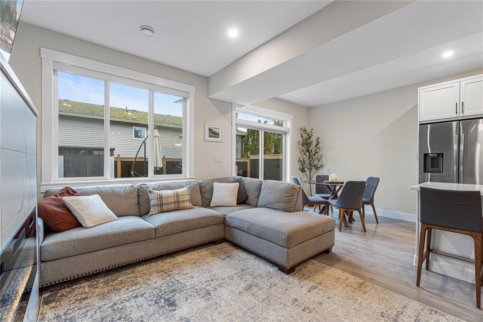 340 Millstone Ave, Nanaimo, BC - Indoor Photo Showing Living Room