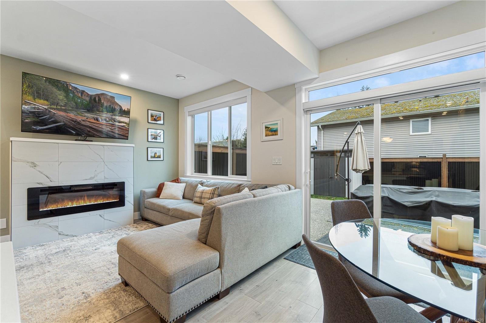 340 Millstone Ave, Nanaimo, BC - Indoor Photo Showing Living Room With Fireplace