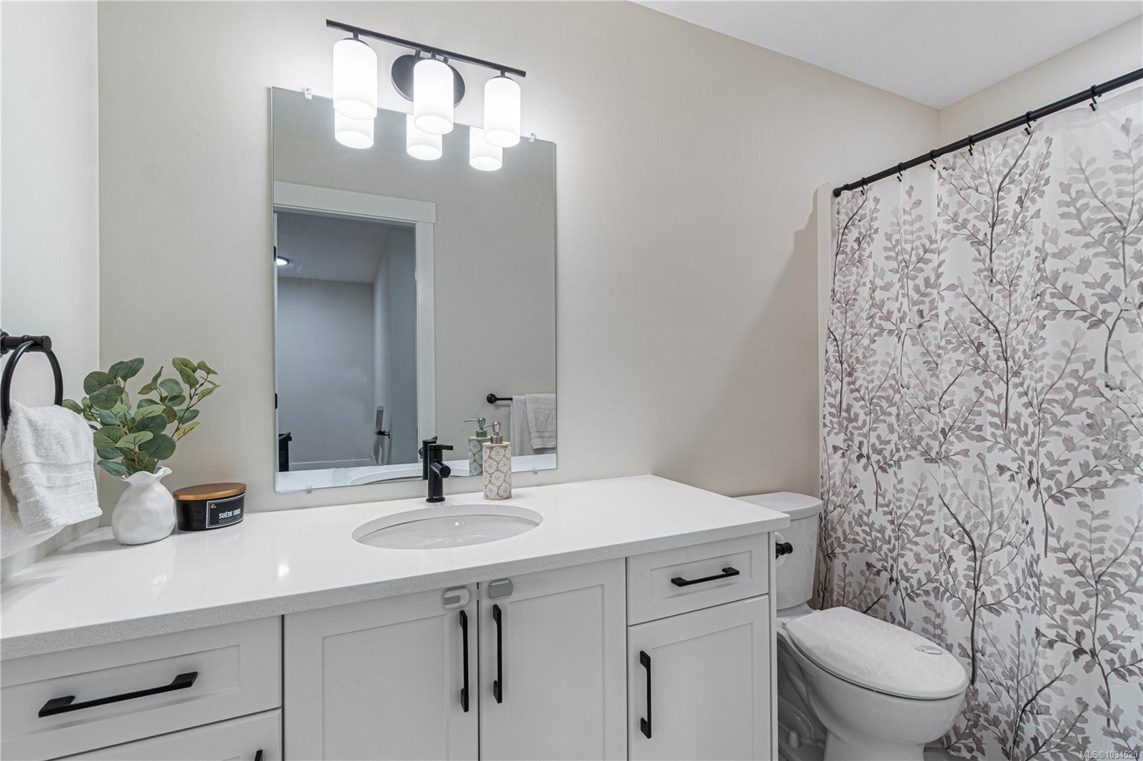 340 Millstone Ave, Nanaimo, BC - Indoor Photo Showing Bathroom
