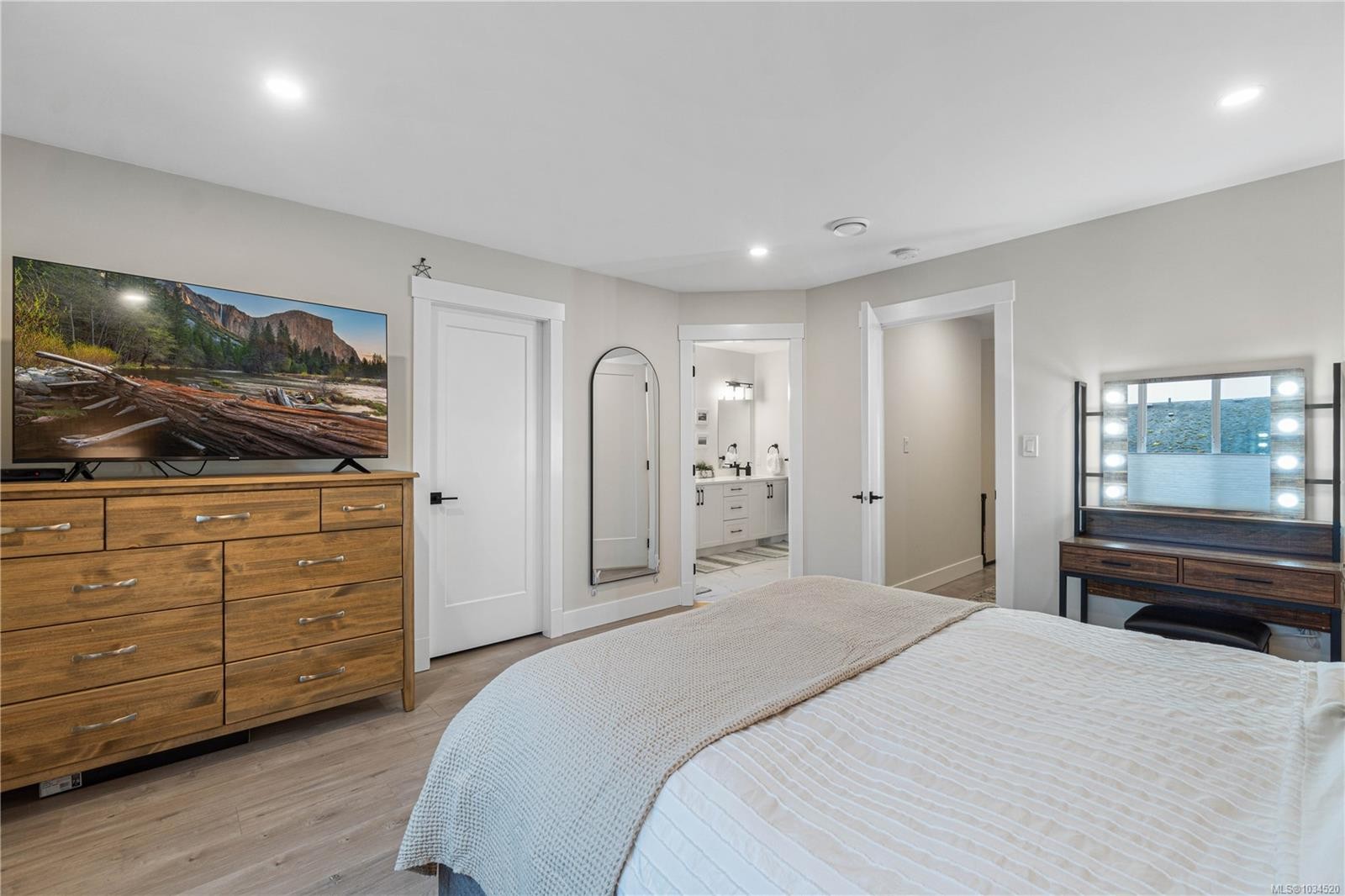 340 Millstone Ave, Nanaimo, BC - Indoor Photo Showing Bedroom