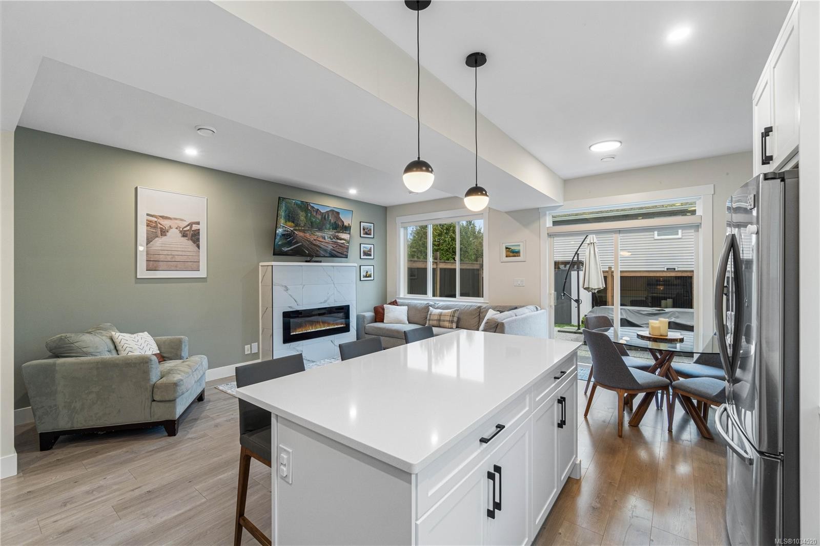 340 Millstone Ave, Nanaimo, BC - Indoor With Fireplace