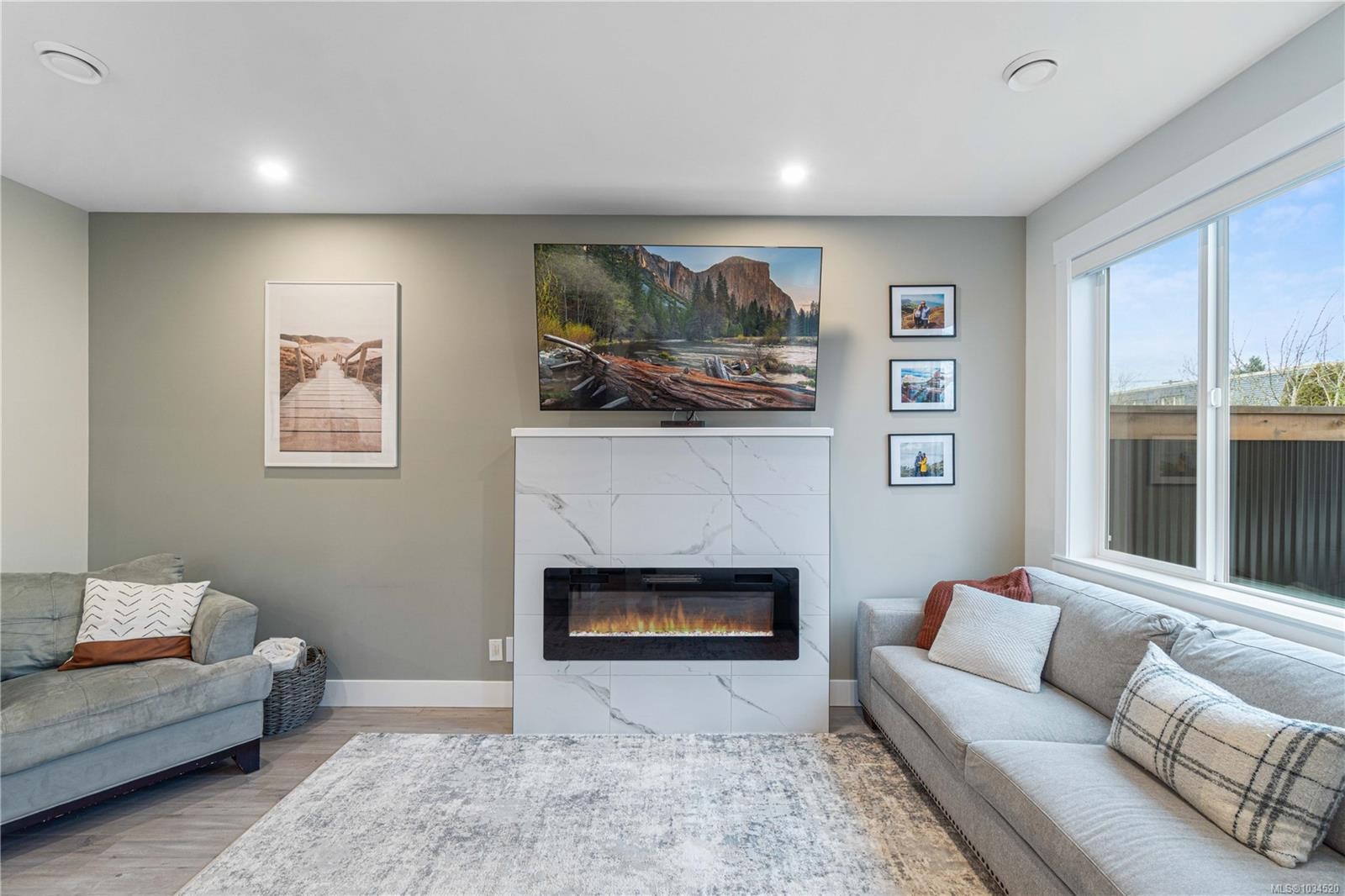 340 Millstone Ave, Nanaimo, BC - Indoor Photo Showing Living Room With Fireplace