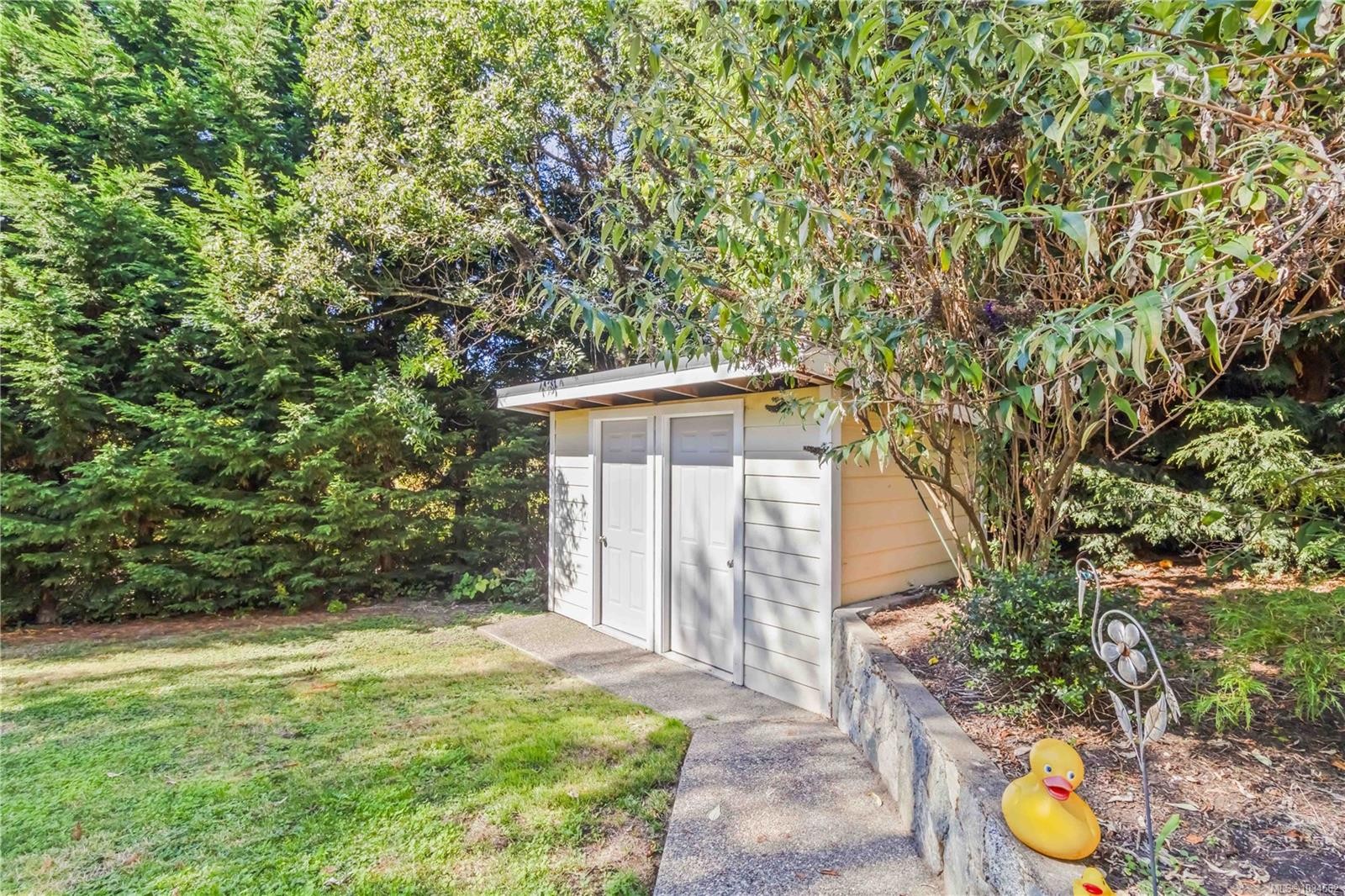 808 Jagdeep Pl, Saanich, BC