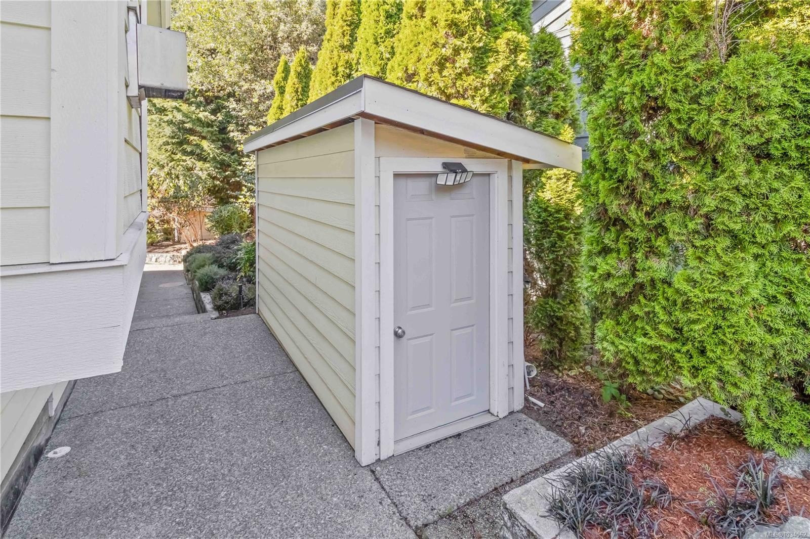 808 Jagdeep Pl, Saanich, BC