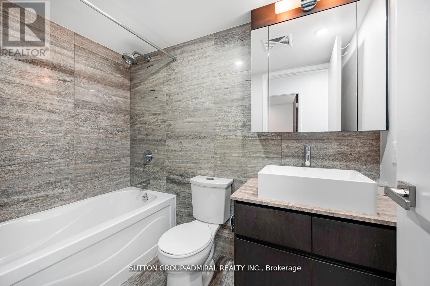 G20 - 18 Capreol Court, Toronto, ON - Indoor Photo Showing Bathroom