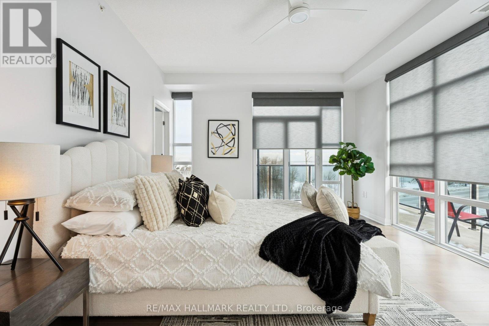 409 - 10 Concord Place, Grimsby, ON - Indoor Photo Showing Bedroom