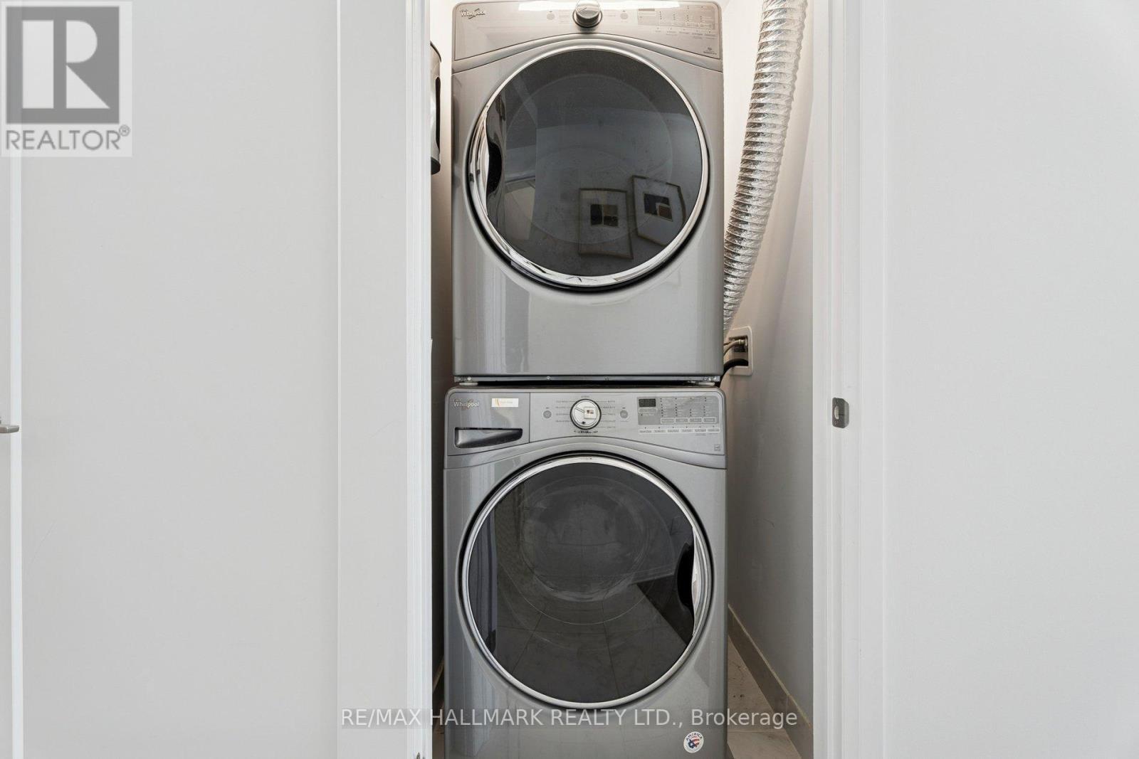 409 - 10 Concord Place, Grimsby, ON - Indoor Photo Showing Laundry Room