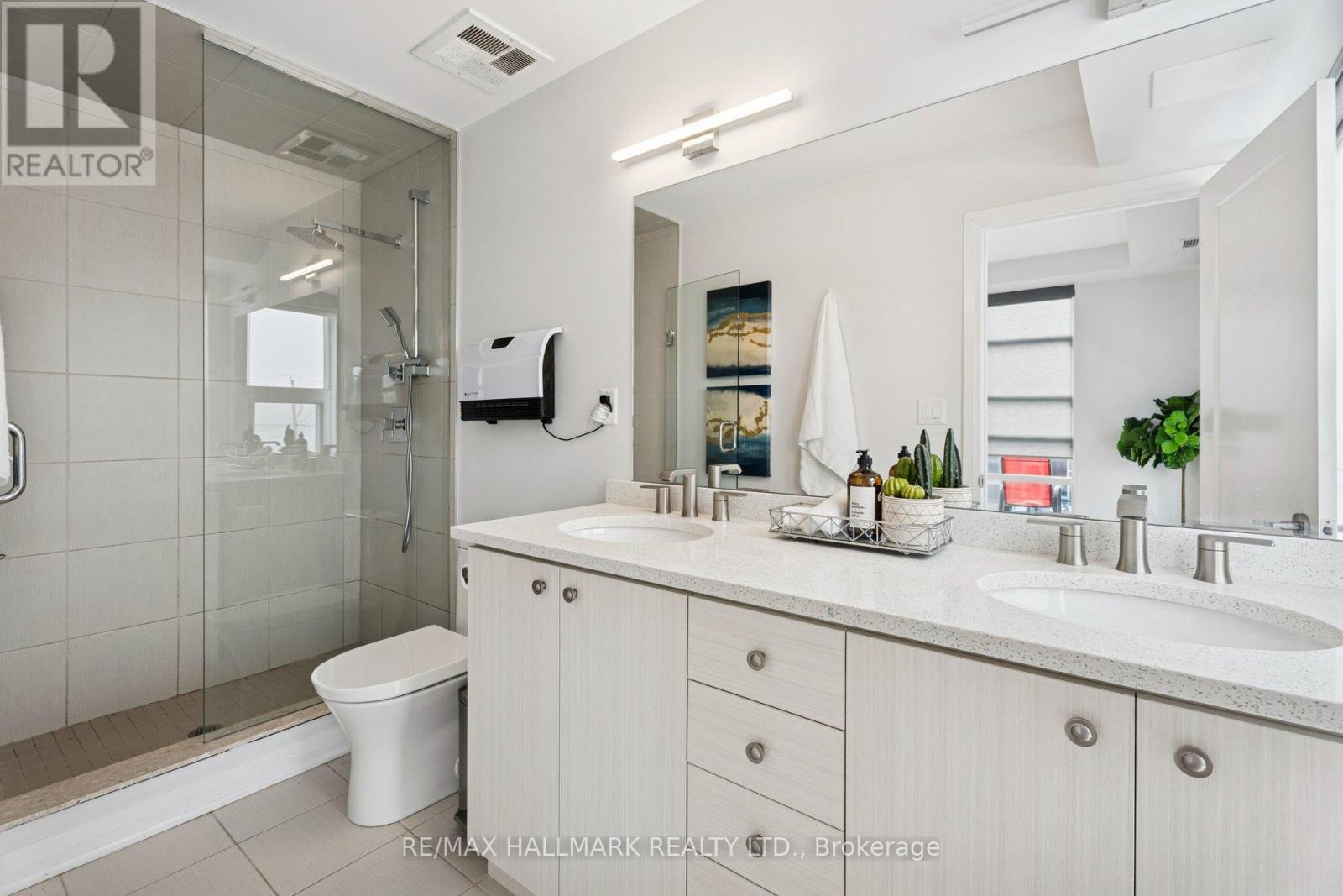 409 - 10 Concord Place, Grimsby, ON - Indoor Photo Showing Bathroom