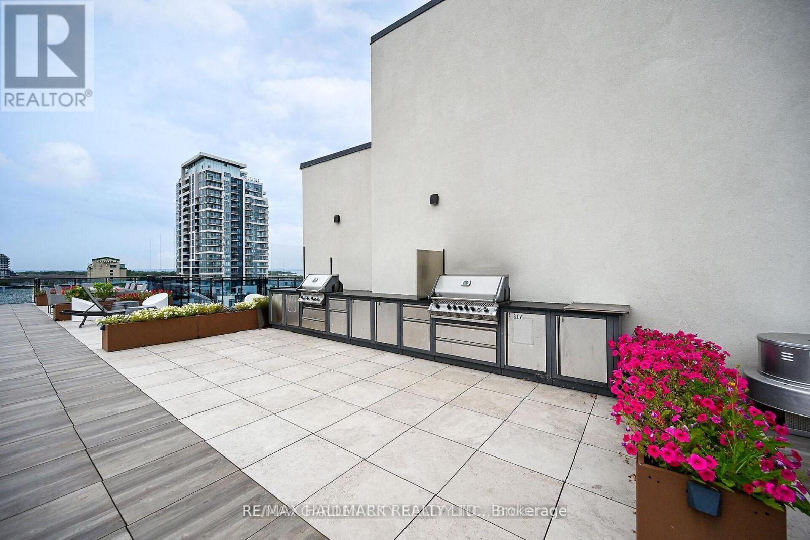 409 - 10 Concord Place, Grimsby, ON - Outdoor