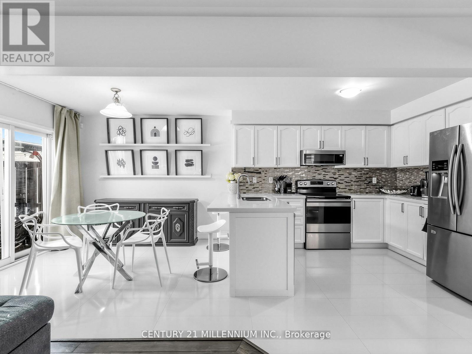 16 Albery Road, Brampton, ON - Indoor Photo Showing Kitchen With Upgraded Kitchen