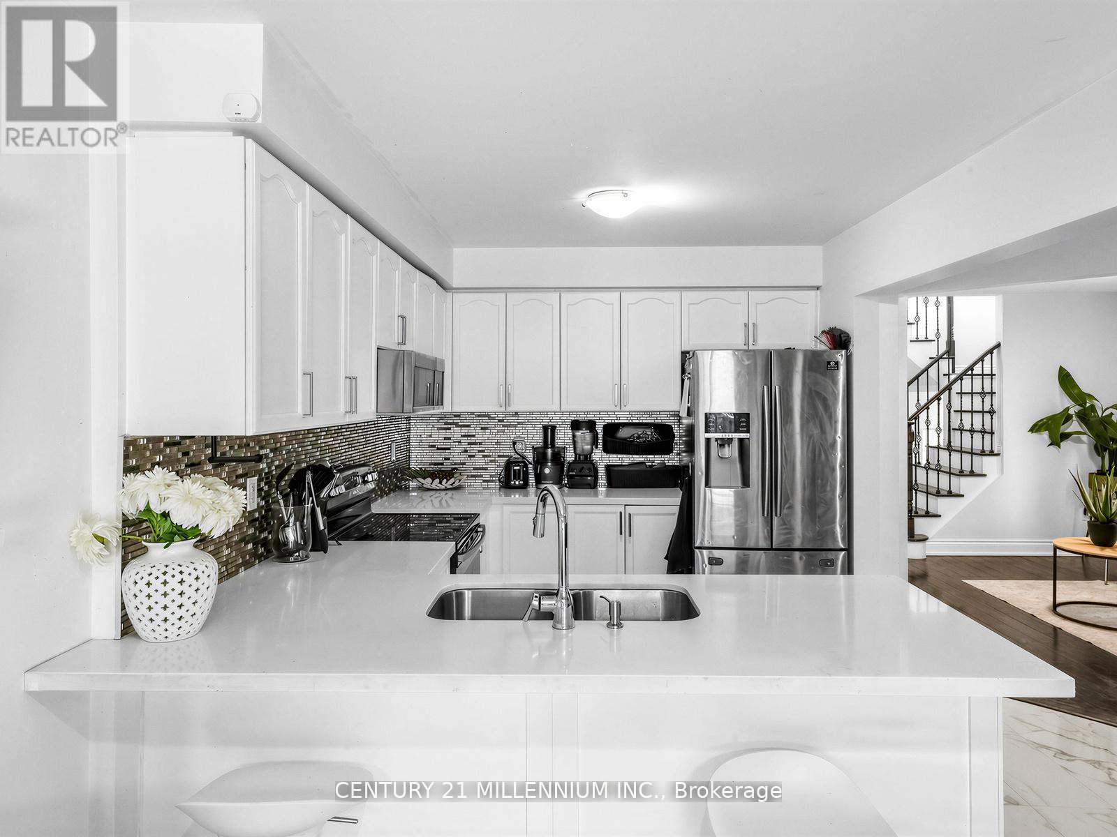 16 Albery Road, Brampton, ON - Indoor Photo Showing Kitchen With Double Sink With Upgraded Kitchen