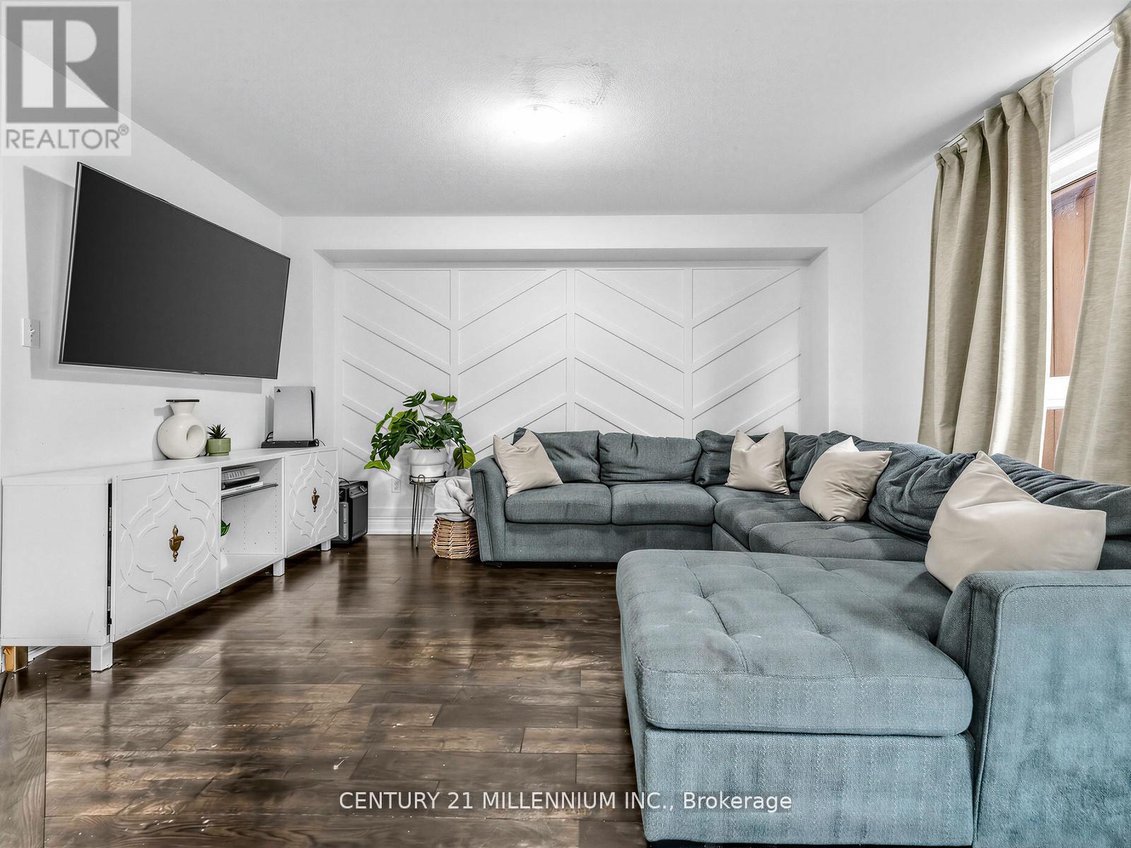 16 Albery Road, Brampton, ON - Indoor Photo Showing Living Room