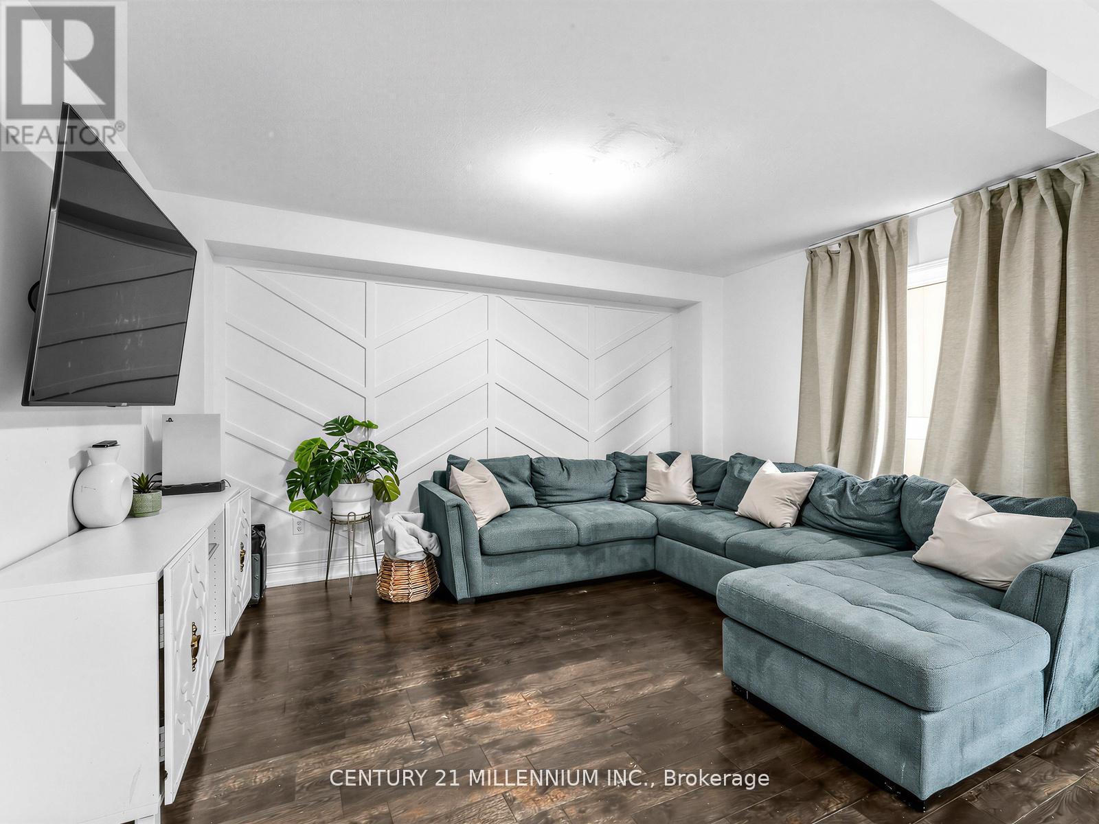 16 Albery Road, Brampton, ON - Indoor Photo Showing Living Room