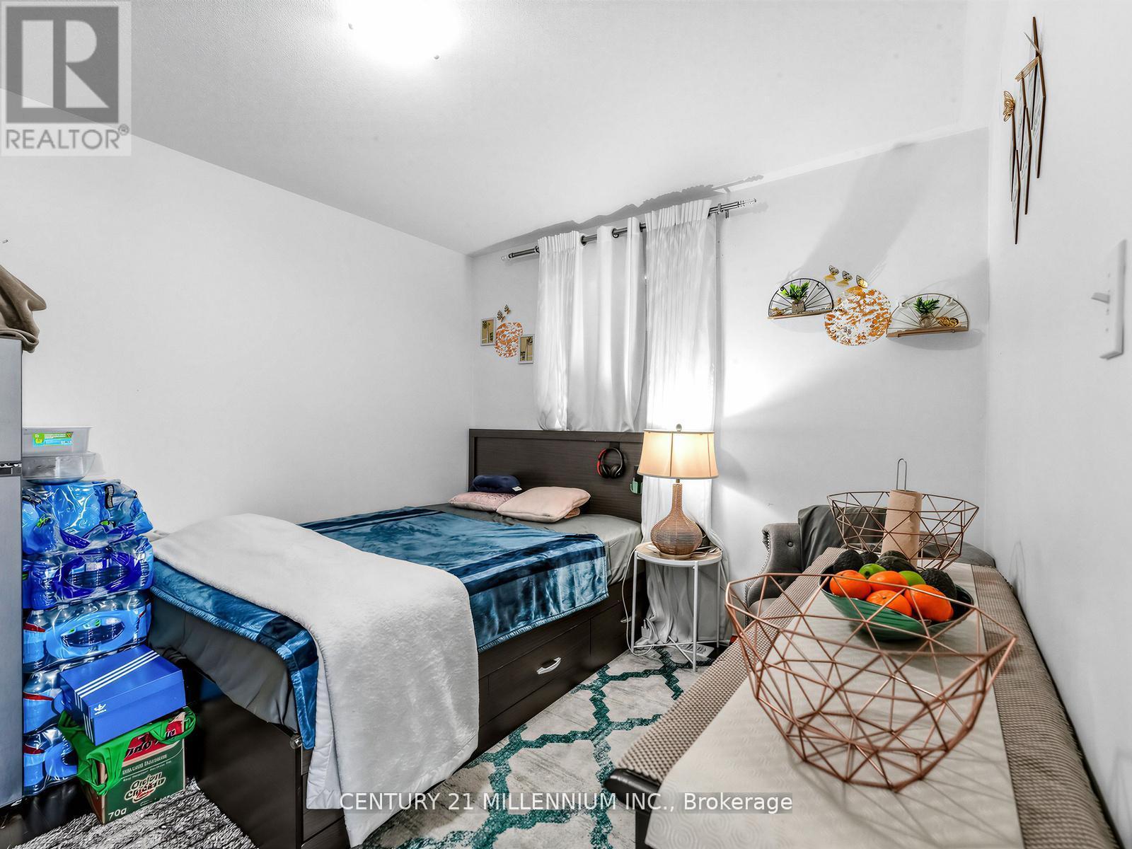 16 Albery Road, Brampton, ON - Indoor Photo Showing Bedroom