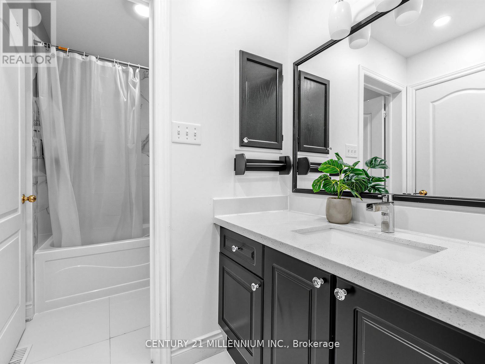 16 Albery Road, Brampton, ON - Indoor Photo Showing Bathroom