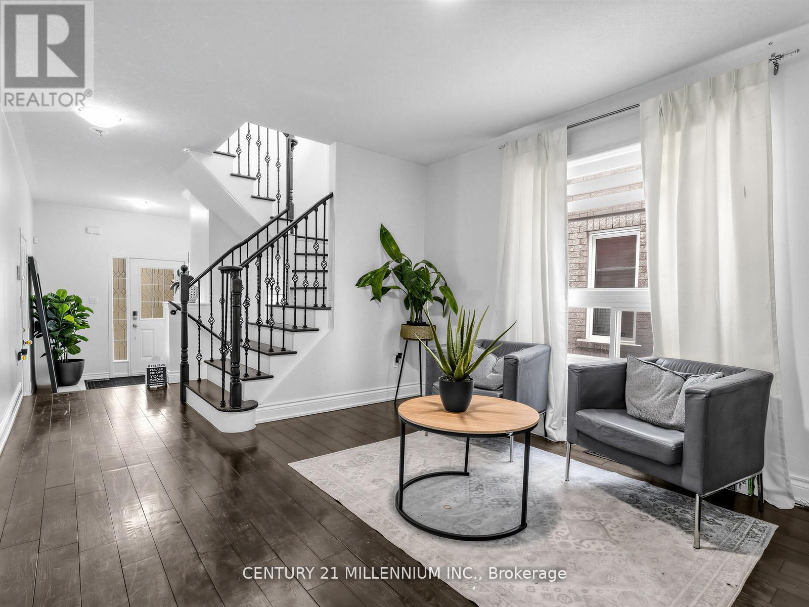 16 Albery Road, Brampton, ON - Indoor Photo Showing Living Room