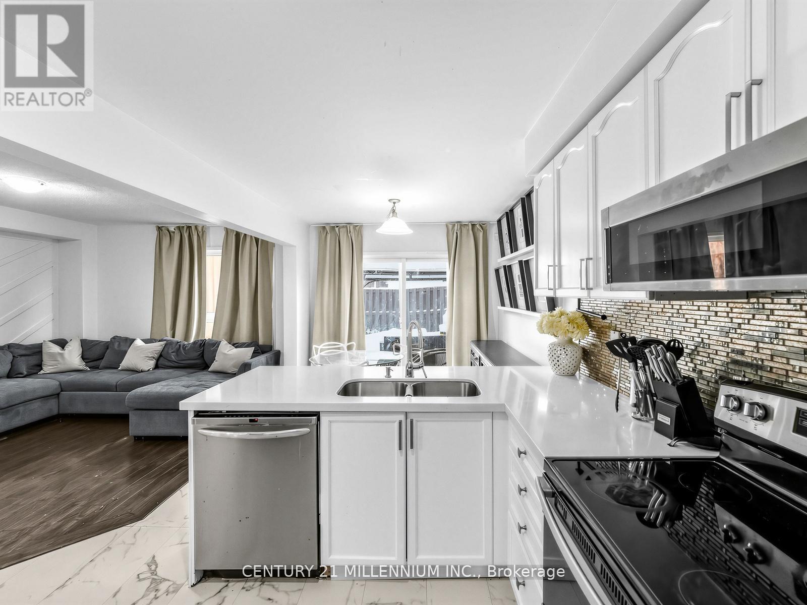 16 Albery Road, Brampton, ON - Indoor Photo Showing Kitchen With Double Sink With Upgraded Kitchen