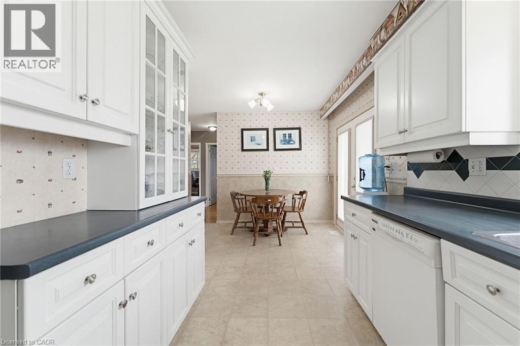 516 Mud Street E, Hamilton, ON - Indoor Photo Showing Kitchen