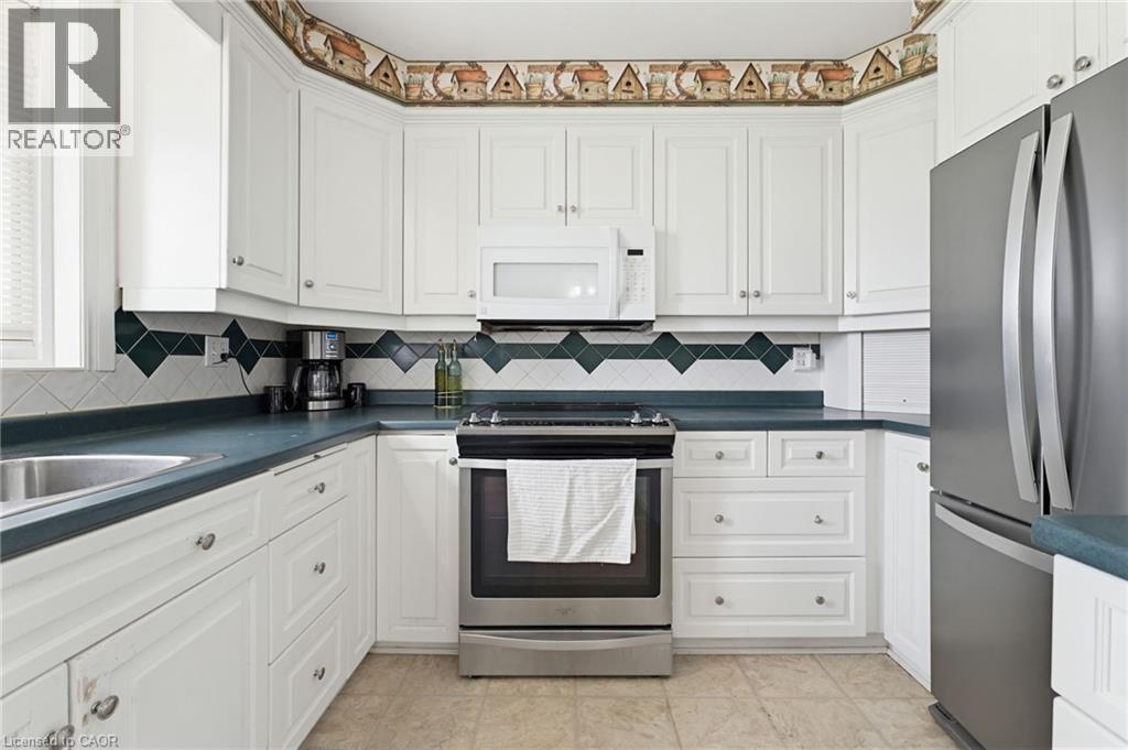 516 Mud Street E, Hamilton, ON - Indoor Photo Showing Kitchen