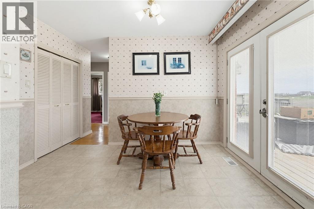 516 Mud Street E, Hamilton, ON - Indoor Photo Showing Dining Room