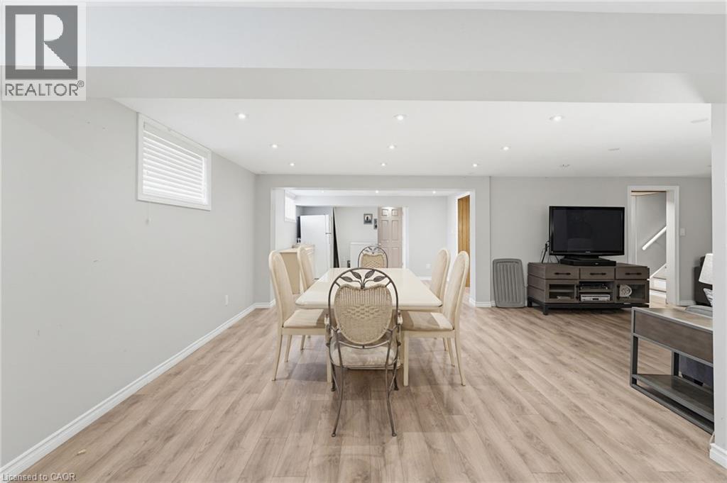 516 Mud Street E, Hamilton, ON - Indoor Photo Showing Other Room
