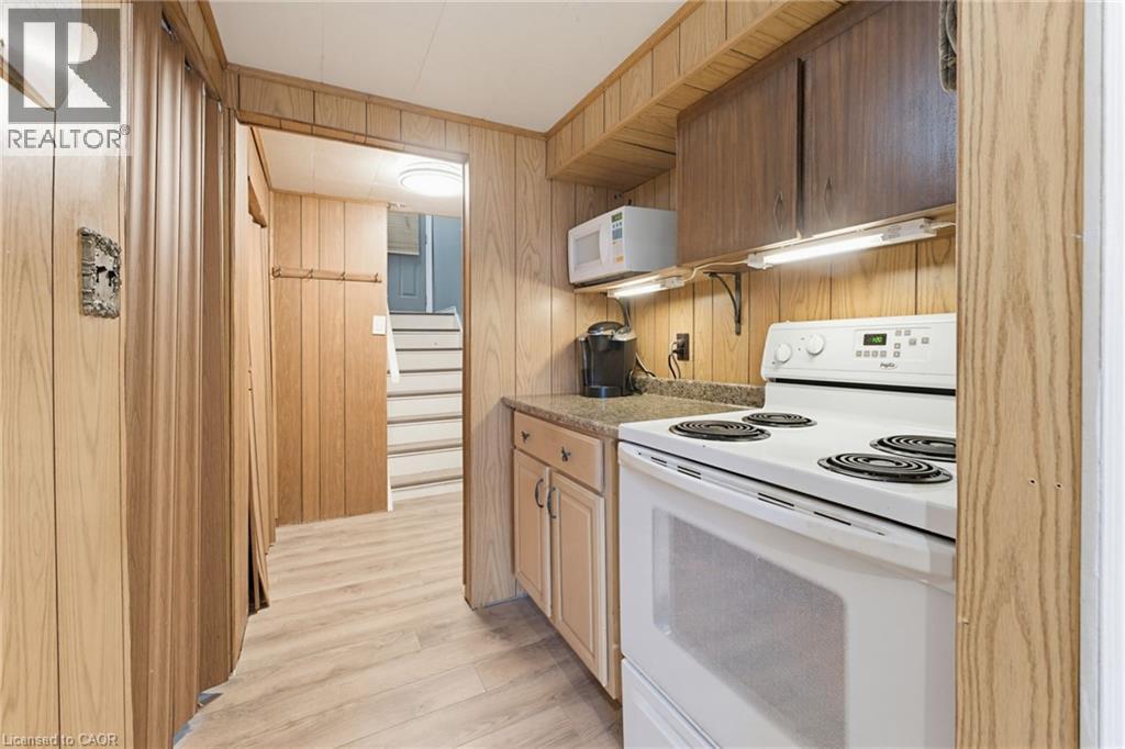 516 Mud Street E, Hamilton, ON - Indoor Photo Showing Kitchen