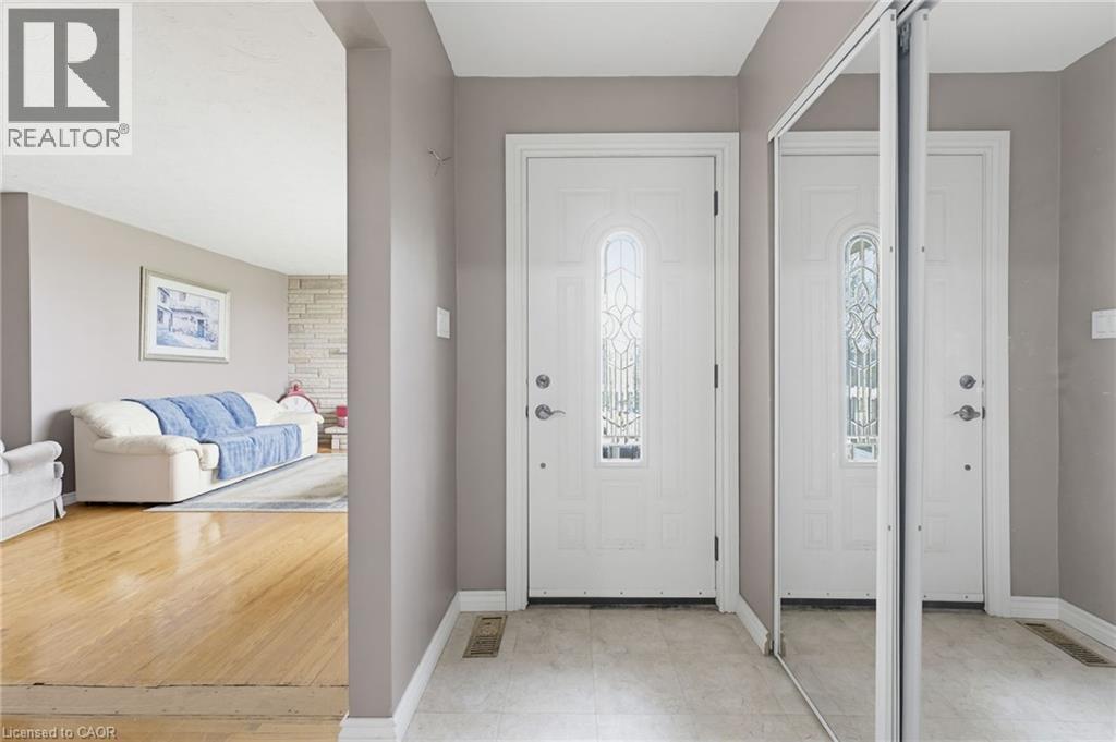 516 Mud Street E, Hamilton, ON - Indoor Photo Showing Other Room