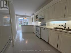 Kitchen with breakfast bar - 