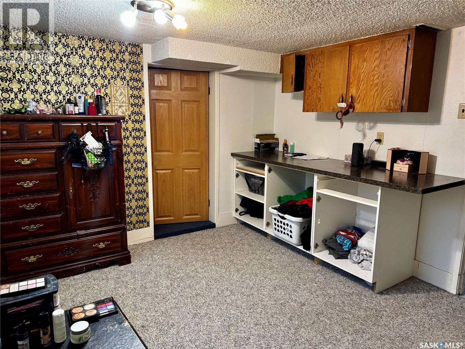 305 3Rd Avenue Ne, Swift Current, SK - Indoor Photo Showing Other Room