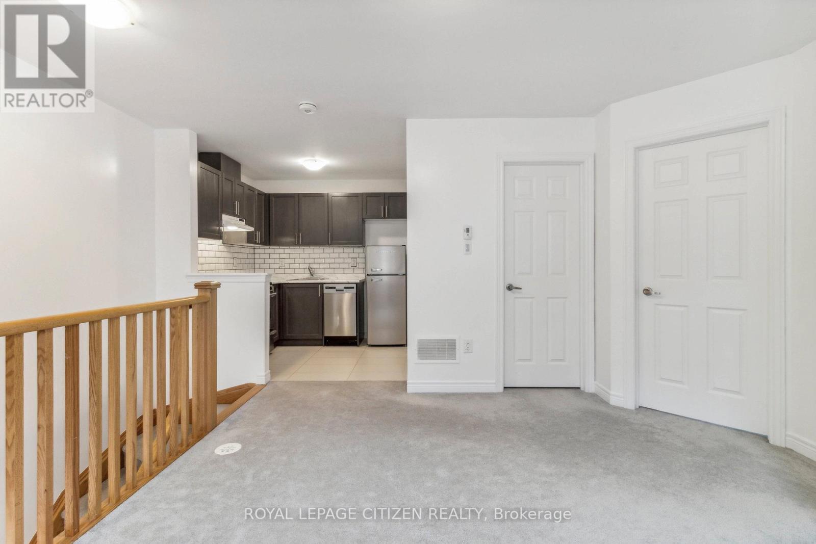 B - 526 White'S Hill Avenue, Markham, ON - Indoor Photo Showing Kitchen