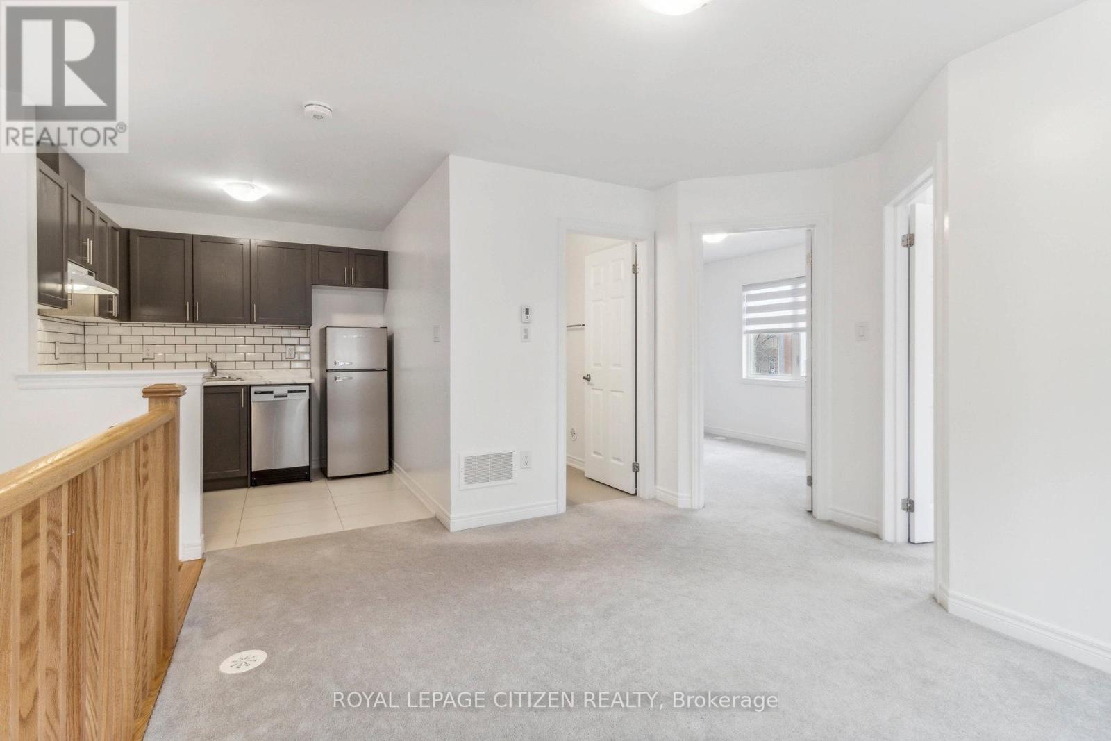 B - 526 White'S Hill Avenue, Markham, ON - Indoor Photo Showing Kitchen
