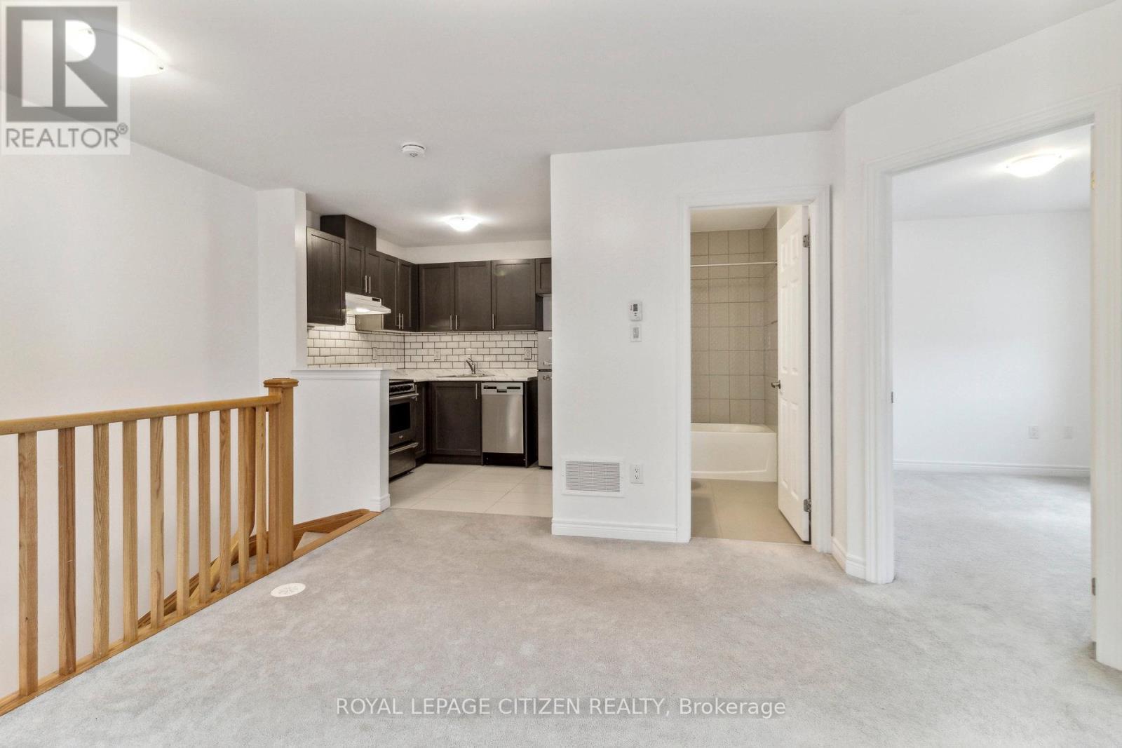 B - 526 White'S Hill Avenue, Markham, ON - Indoor Photo Showing Other Room