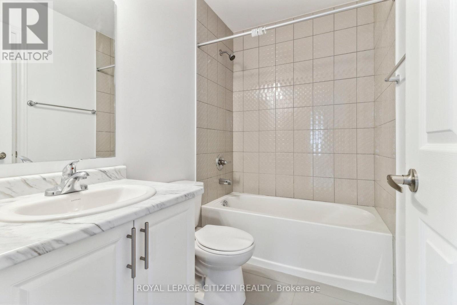 B - 526 White'S Hill Avenue, Markham, ON - Indoor Photo Showing Bathroom