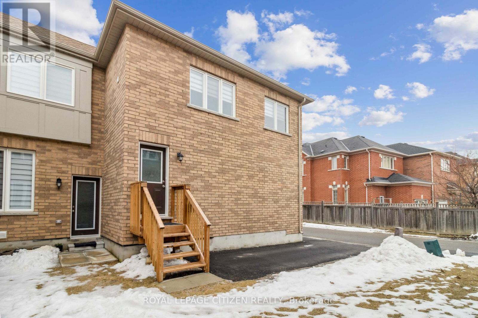 B - 526 White'S Hill Avenue, Markham, ON - Outdoor