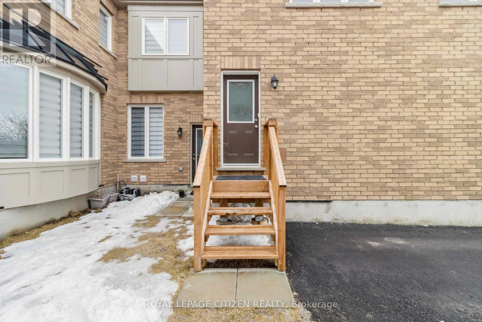 B - 526 White'S Hill Avenue, Markham, ON - Outdoor With Exterior