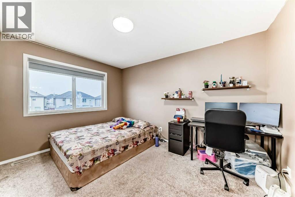 PRIMARY BEDROOM - 32 Saddlebrook Place Ne, Calgary, AB - Indoor Photo Showing Bedroom