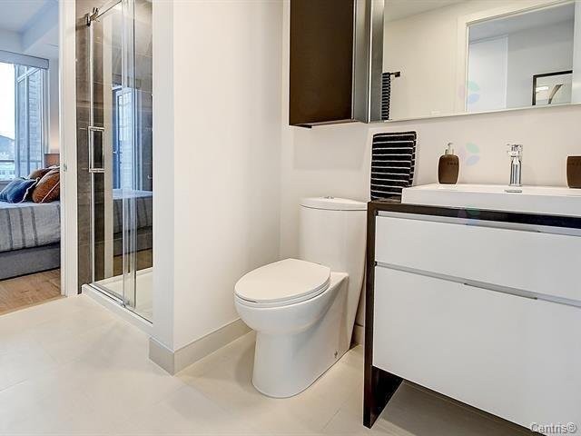 Bathroom - 2207-1188 Rue St-Antoine O., Montréal (Ville-Marie), QC - Indoor Photo Showing Bathroom