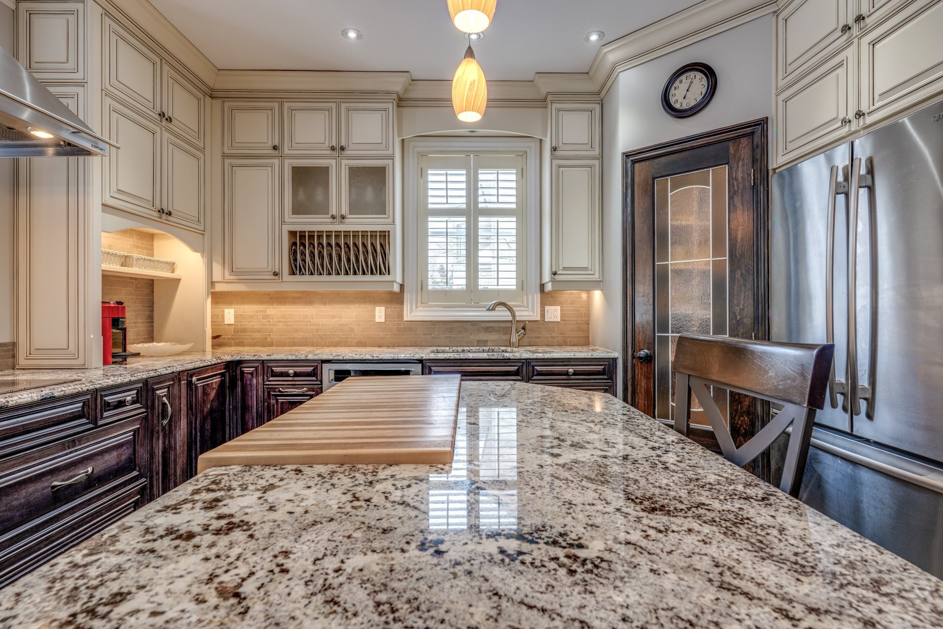 Cuisine - 45 Rue De Servando, Blainville, QC - Indoor Photo Showing Kitchen With Upgraded Kitchen