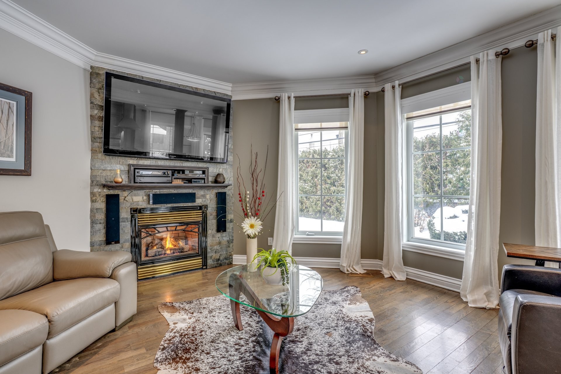 Salon - 45 Rue De Servando, Blainville, QC - Indoor Photo Showing Living Room With Fireplace