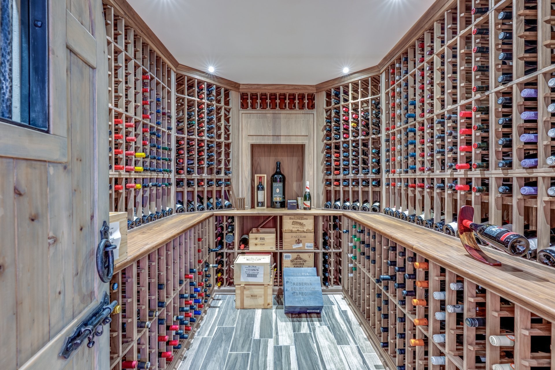 Cave à vin - 45 Rue De Servando, Blainville, QC - Indoor With Storage