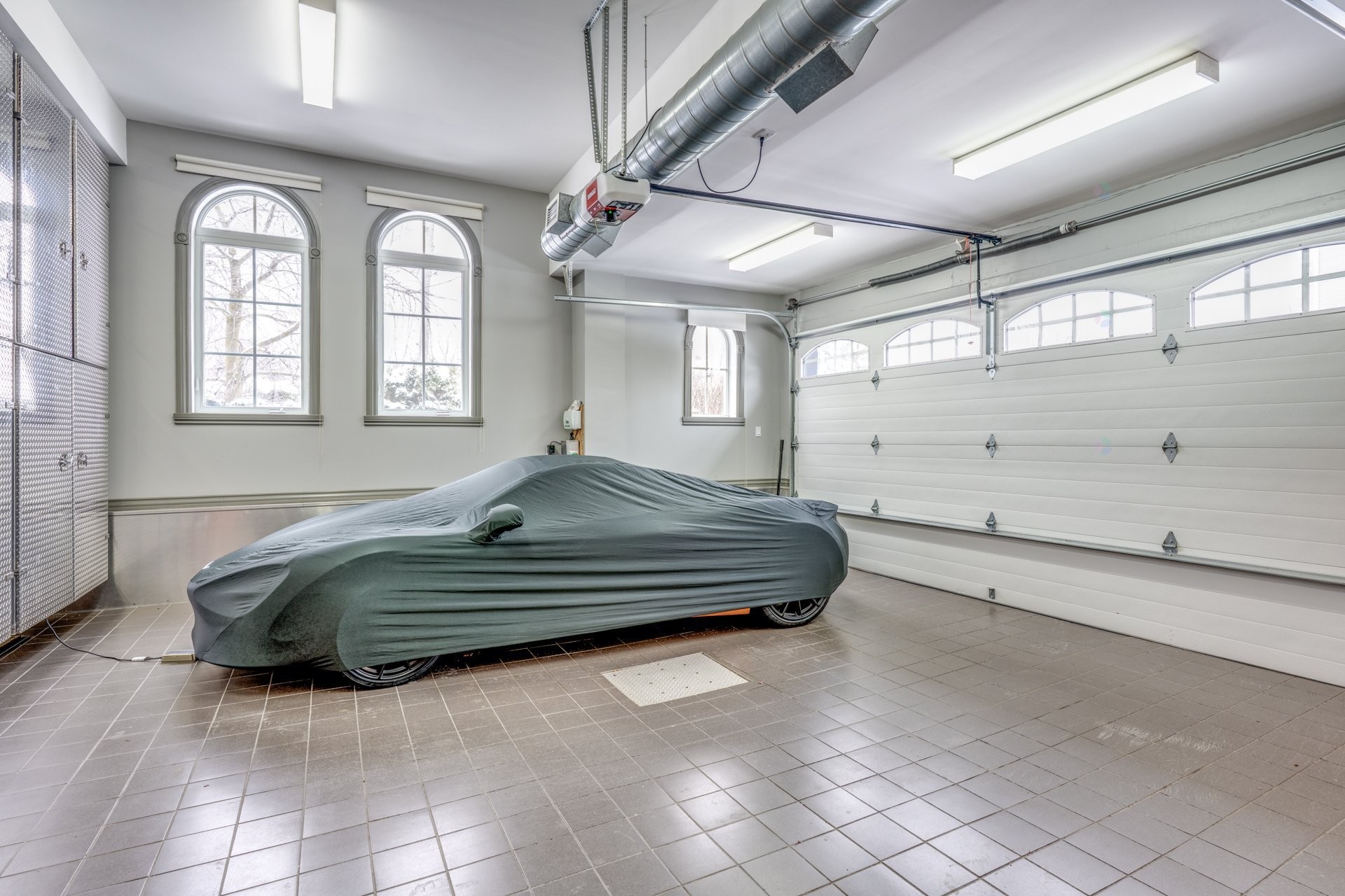 Garage - 45 Rue De Servando, Blainville, QC - Indoor Photo Showing Garage