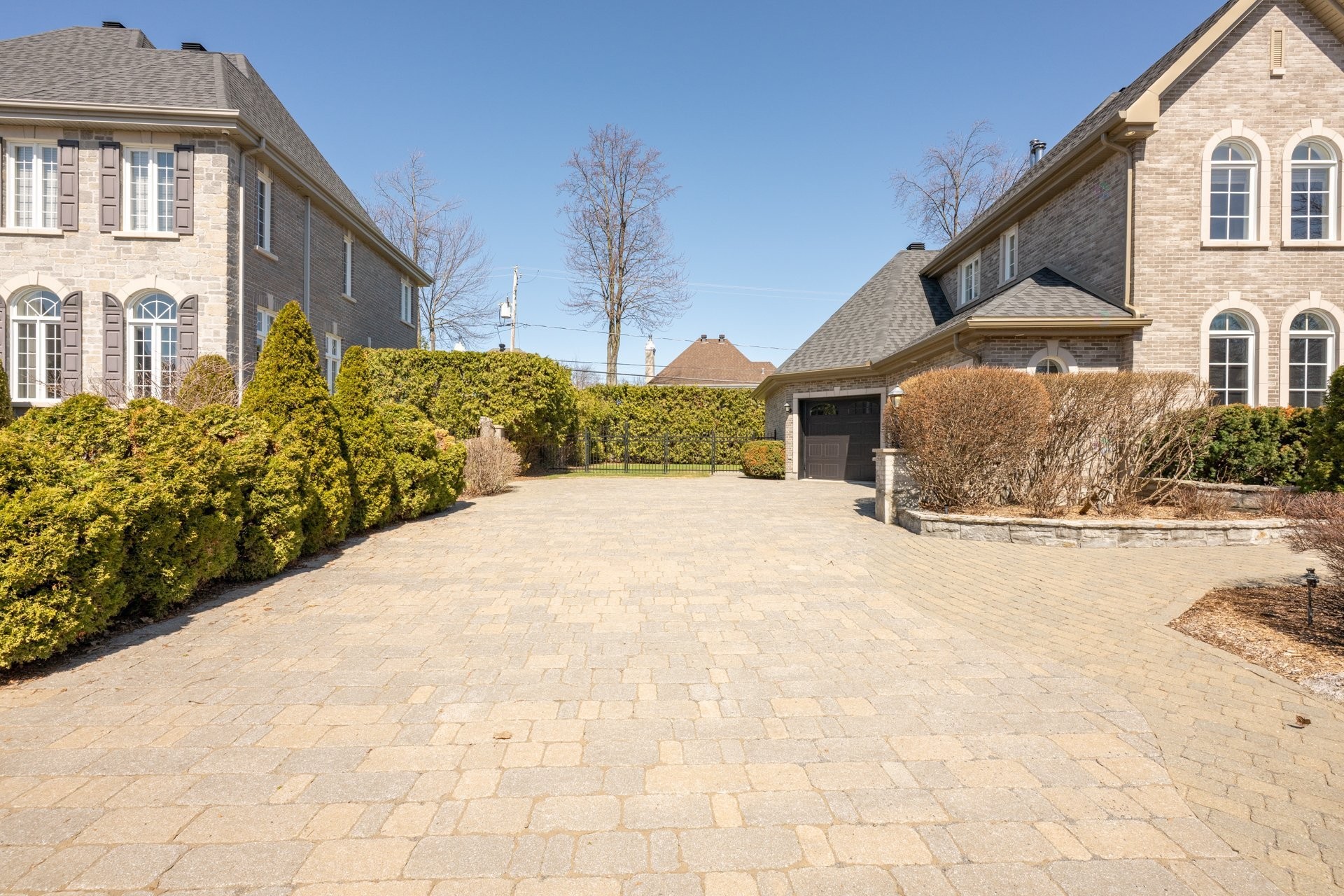 Stationnement - 45 Rue De Servando, Blainville, QC - Outdoor