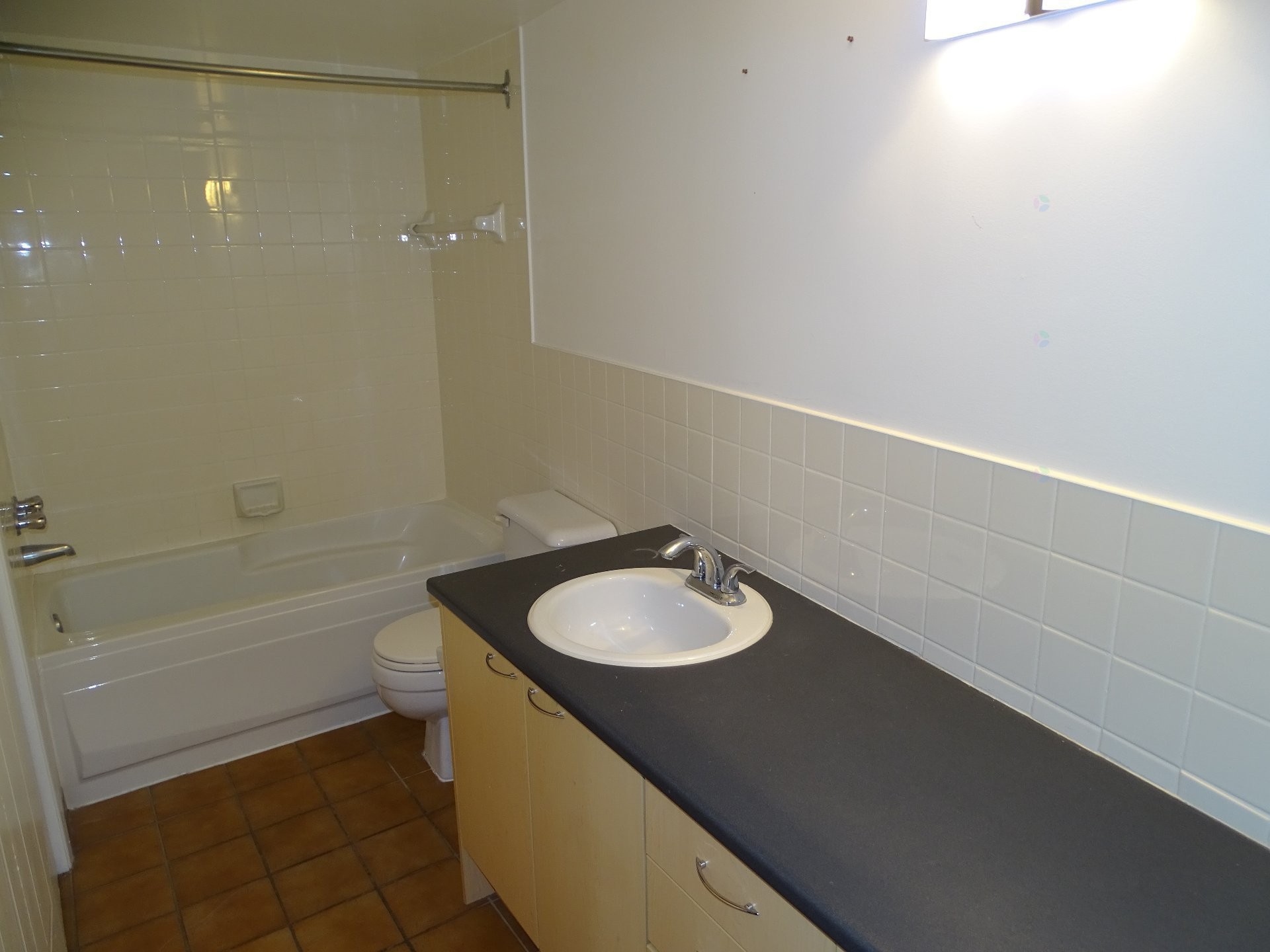 Salle de bains - 205-2900 Rue Édouard-Montpetit, Laval (Chomedey), QC - Indoor Photo Showing Bathroom