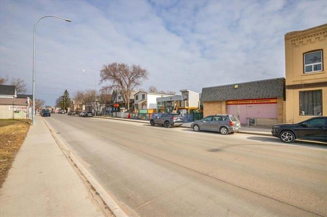 677 Selkirk Ave, Winnipeg, MB