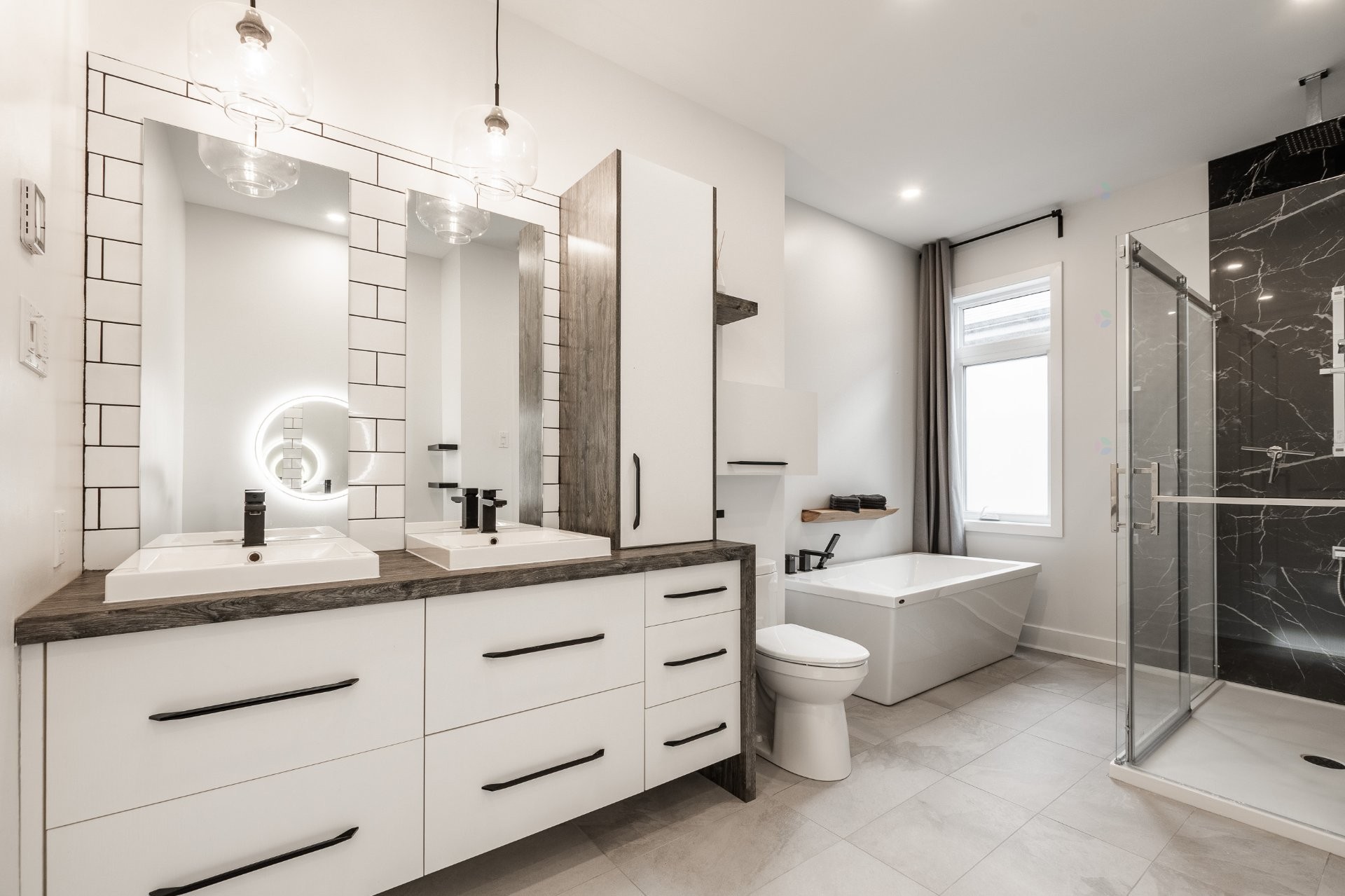 Master Bathroom - 1128 Rue Breux, Chambly, QC - Indoor Photo Showing Bathroom