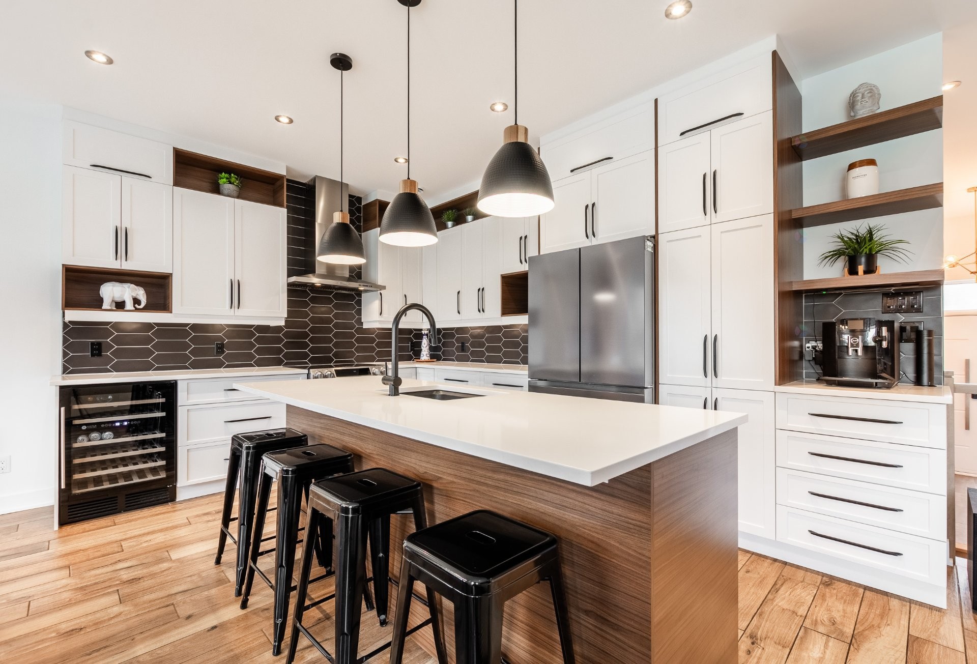 Kitchen - 1128 Rue Breux, Chambly, QC - Indoor Photo Showing Kitchen With Upgraded Kitchen