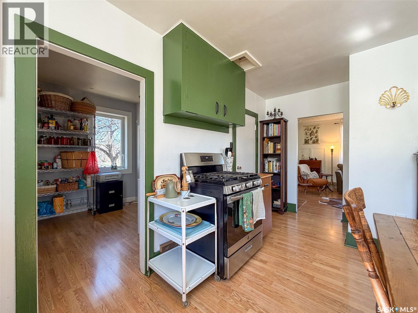 227 Riverside Boulevard, Eastend, SK - Indoor